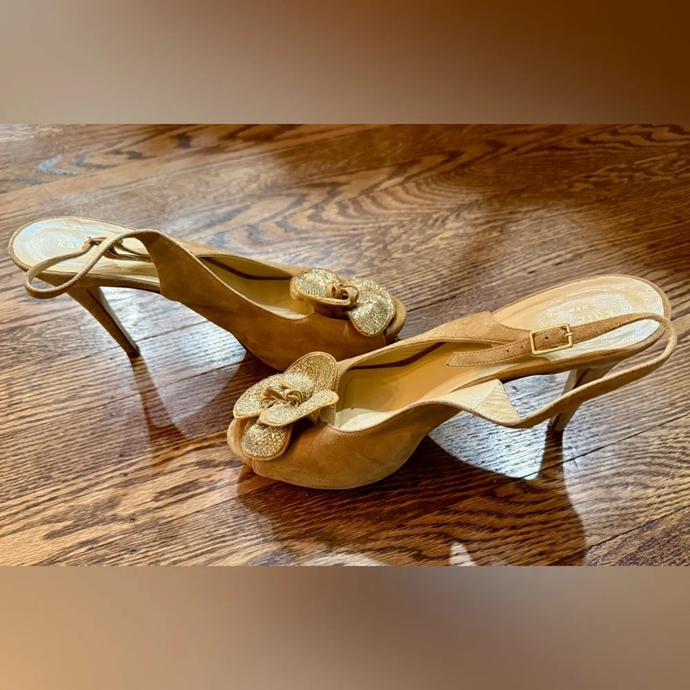 Kate Spade‎ Tan Heels with Gold Flower Accent